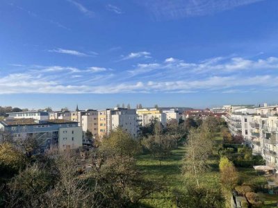 Renovierungsbedürftige 3-Zimmerwohnung mit klasse Blick zum sofortigen Bezug.