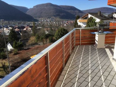 Stilvolle 2-Zimmer-Wohnung mit Balkon sowie atemberaubenden Ausblick, mit EBK in Lenningen