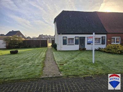 Sanierungsbedürftige Doppelhaushälfte auf großen Grund in toller Lage von Bedburg- Hau