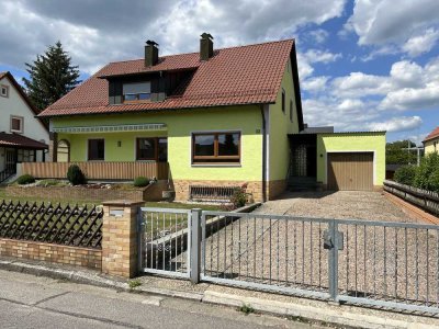 Zweitbezug nach Sanierung (2022): schöne 3-Zimmer-Wohnung mit EBK und Terrasse in Schwarzenfeld