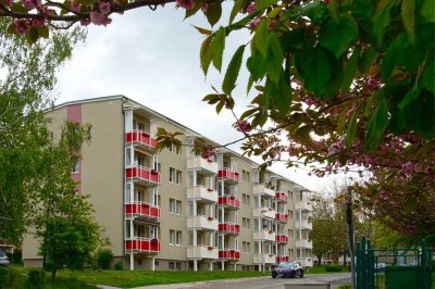 3-Raum-Wohnung mit Einbauküche im Grünen mit tollem Ausblick vom Balkon!