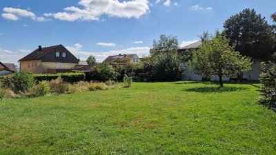 1500m² großer sonniger Garten und ein großes Zweifamilienhaus in ruhiger Aussichtslage