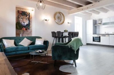 Neuwertige 3-Zimmer Maisonette Wohnung-möbliert mit Einbauküche in Hanau