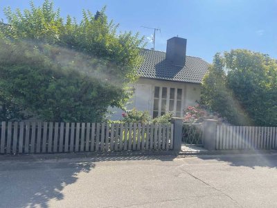 Idyllischer Bungalow in Schweigen-Rechtenbach – Ihr Rückzugsort mit großem Gartengrundstück!