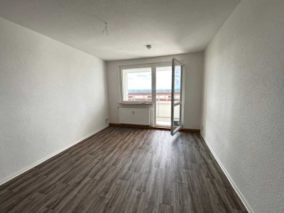 SANIERTE 3-RAUM-WOHNUNG MIT BALKON - zum Sondermietpreis!!