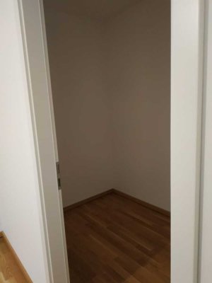 Geschmackvolle, neuwertige 2,5-Zimmer-Wohnung mit Einbauküche in Düsseldorf