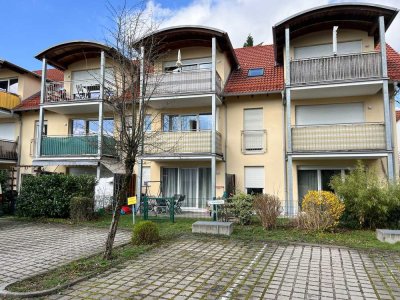 2-Zimmer-Wohnung im Erdgeschoss mit Terrasse und kleinem Garten