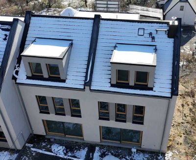 Modernes energieeffizientes Reihenendhaus am Hainer See Kahnsdorf mit Kamin & Carport zu verkaufen.