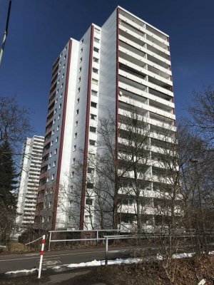 Stilvolle, modernisierte 3-Raum-Wohnung mit Balkon und Einbauküche in Erlangen