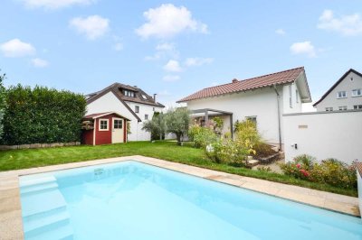 Traumhaftes Zuhause mit beheiztem Pool und großem Garten!