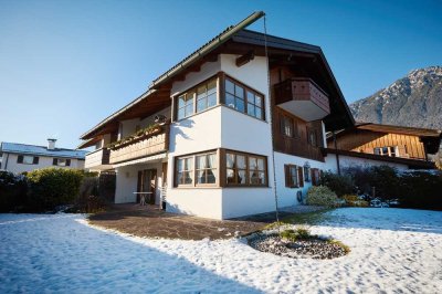 Ruhige EG-Wohnung mit 3 Zimmern und wunderbarem Bergblick inkl. Terrasse, Garten und TG-Stellplatz