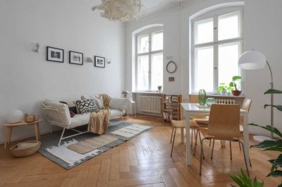 OWNR: Einziehen und Wohlfühlen – Renoviert und mit Küche! 3-Zimmer-Altbauwohnung nahe Ku´damm