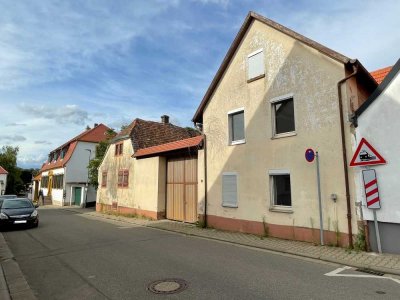 Geräumiges 5-Zimmer Einfamilienhaus mit Anbau, großer Scheune und Garten mit Teich in Feldrandlage