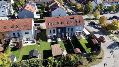 Modernes, sonniges, Reiheneckhaus (BJ 2000) mit großem Garten, Terrasse, 2x Stellplatz