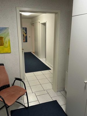 Großzügige, frisch renovierte, teilmöblierte 1-Zimmer-Wohnung (all incl.)