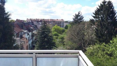 Attraktive 3-Zimmer Dachgeschoß Wohnung mit Balkon in begehrter Neustadt