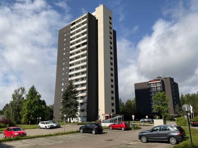 1 Zimmer-Wohnung mit Balkon im 14. OG eines Apartmenthauses mit Panoramablick.