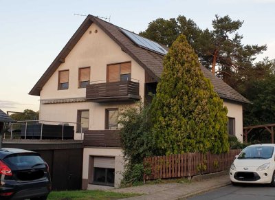 Schöne und gepflegte 4-Raum-DG-Wohnung mit Balkon in Wassenach