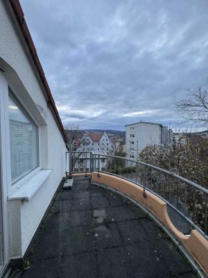 Schöne 2-Zi Dachgeschosswohnung mit Balkon + TG Stellplatz in Pforzheim-Nordstadt