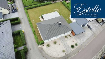 Wohnen auf einer Ebene - Wärmepumpe - große Terrasse - viel Grün - Garage - Doppelcarport