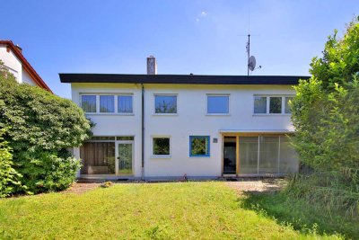 Lichtdurchflutetes Einfamilienhaus mit großzügigem Garten in ruhiger und zentraler Lage