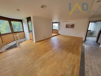 4,5-Zimmer-Maisonette-Wohnung mit Balkon, Terrasse und TG-Stellplatz in Bad Urach