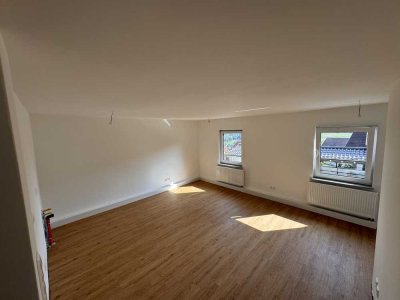 NEU ## Kernsaniert 2,5 Zimmer WG *51m/2*+ Einbauküche + Vinylboden + Gehoben