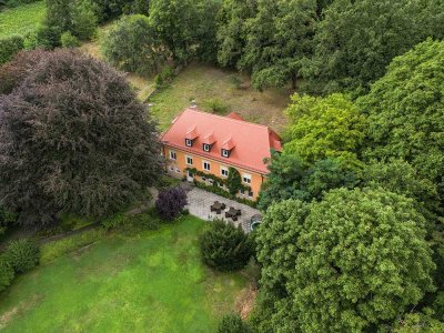 Denkmalgeschützte Einfamilienhausvilla auf traumhaftem Parkgrundstück  in Radebeul-Oberlößnitz