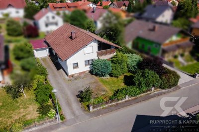 Charmantes Einfamilienhaus mit großem Garten, Garage und vielseitigem Potenzial in Schönthal