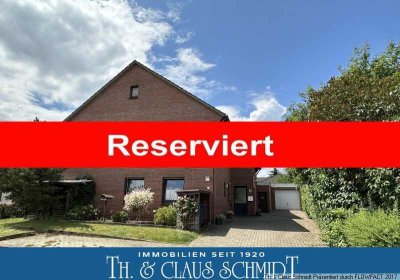 ***Reserviert*** Solide & Vermietet! Zweifamilienhaus mit viel Potenzial in Zentrumslage von Rastede