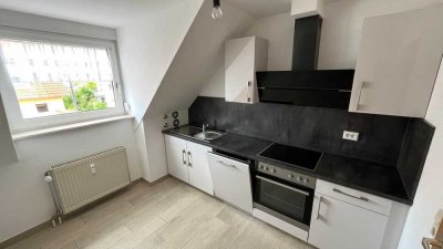 Erstbezug nach Sanierung mit Balkon und Einbauküche: Stilvolle 4,5-Zimmer-DG-Wohnung in Bad Rappenau