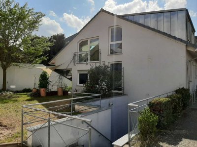 Schönes, geräumiges Haus mit sechs Zimmern in Dreieich (Kreis Offenbach)