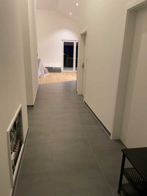 Neuwertige 3-Zimmer-Wohnung mit Balkon und Einbauküche in Engstingen