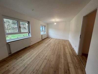 Erstbezug - top sanierte Maisonette-Wohnung in Hausen !