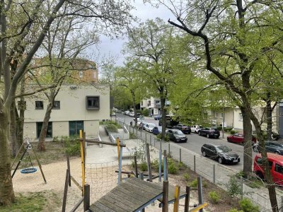 1 Zimmer Appartement, renoviert, Balkon, Laminat in Tempelhof