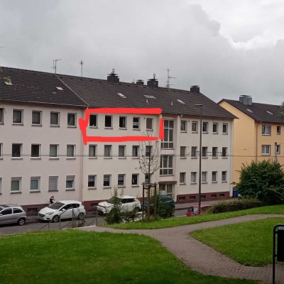 Sanierte Wohnung mit zweieinhalb Zimmern und Balkon in Solingen