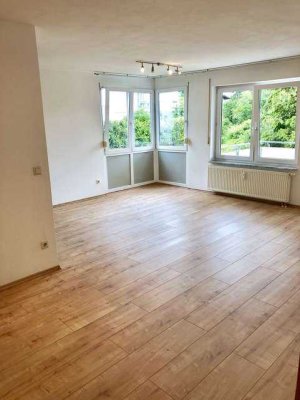 Helle 2,5-Zimmer-Wohnung mit Balkon