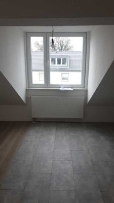 Renovierte Dachgeschosswohnung mit Loggia nähe Rurbad, Stellplatz möglich, off. Bes. 07.10 um 18:00