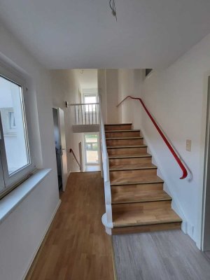 Renoviert / geräumig, Haus nahe FH, verwinkelt mit Südgarten,  6 Zimmer+; Bingen-Kempten, Juli 24