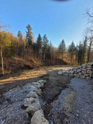 Erstbezug! 2-Zimmer-Einliegerwohnung mit Einbauküche, eigener Terasse und 200qm Garten am Waldrand.