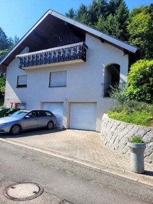 Freistehendes massiv erbautes Einfamilienhaus,ruhige Ortsrandlage,Bühlertal. Unverbaubare Aussicht.