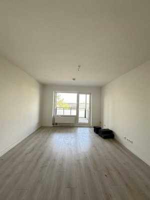 *Erstbezug nach energetischer Modernisierung* Großzügige 3 ZKB mit Balkon in Langen!