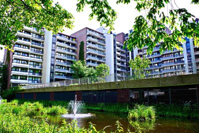 Im Herzen von Köln-Weiden, helle 3-Zimmer-Wohnung mit Ost- und Westbalkon sowie Garagenstellplatz