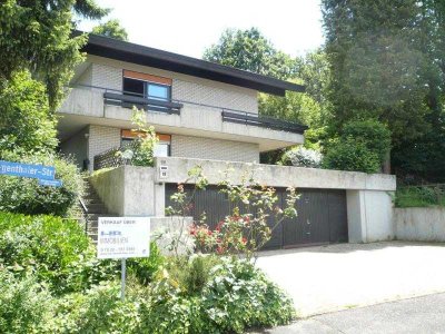 729.000 EUR!! Top Wohnlage, großes Haus, großer Garten, große Garage in 77855 Achern