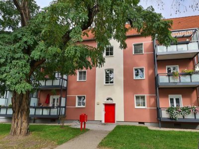 3-Raum-Wohnung mit bodengleicher Dusche und Balkon im Erdgeschoß