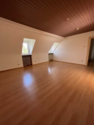 Freundliche 4-Zimmer-DG-Wohnung mit großem Balkon in Trier