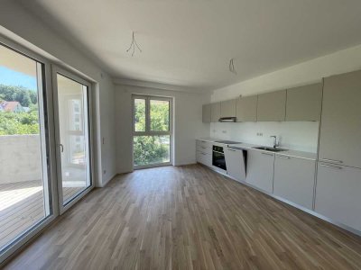 Neubau- 4-ZKB-Wohnung mit Einbauküche und Balkon