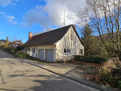 Sanierungsbedürftiges, großzügiges 1-2-Fam.Haus mit wunderbarem Blick und viel Potenzial