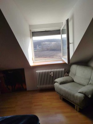 Gepflegte Mansardenwohnung mit drei Zimmern in Bamberg/Gaustadt