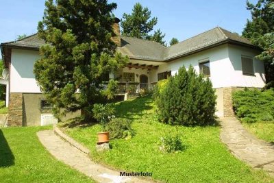 2-Familienhaus mit 3-fach Carport - provisionsfrei